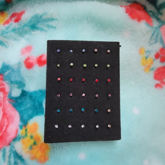 Assorted Nose Studs - Picture 4 of 7
